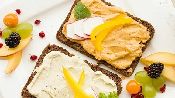 hummus on toast